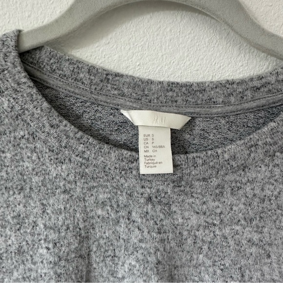 H&M Sweater - Picture 3 of 6
